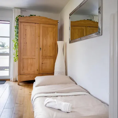 With Mattress In Living ברן