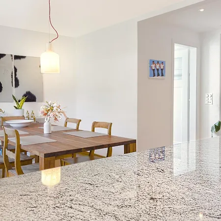 One-bedroom With Extra Mattress In Living 아파트 베른