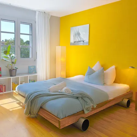 One-bedroom With Extra Mattress In Living 베른